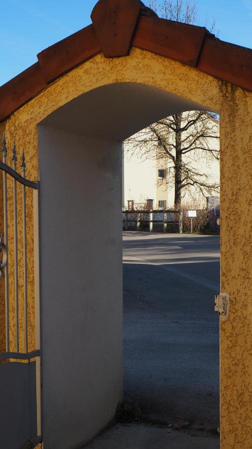 Le Logis De La Garenne Otel Morestel Dış mekan fotoğraf